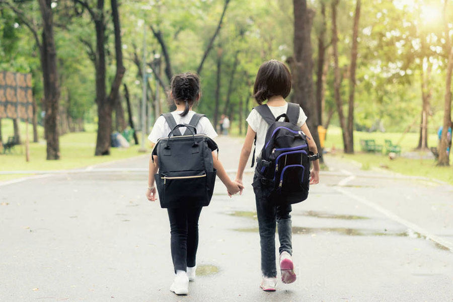 Pagpili og usa ka angay nga schoolbag alang sa imong anak!