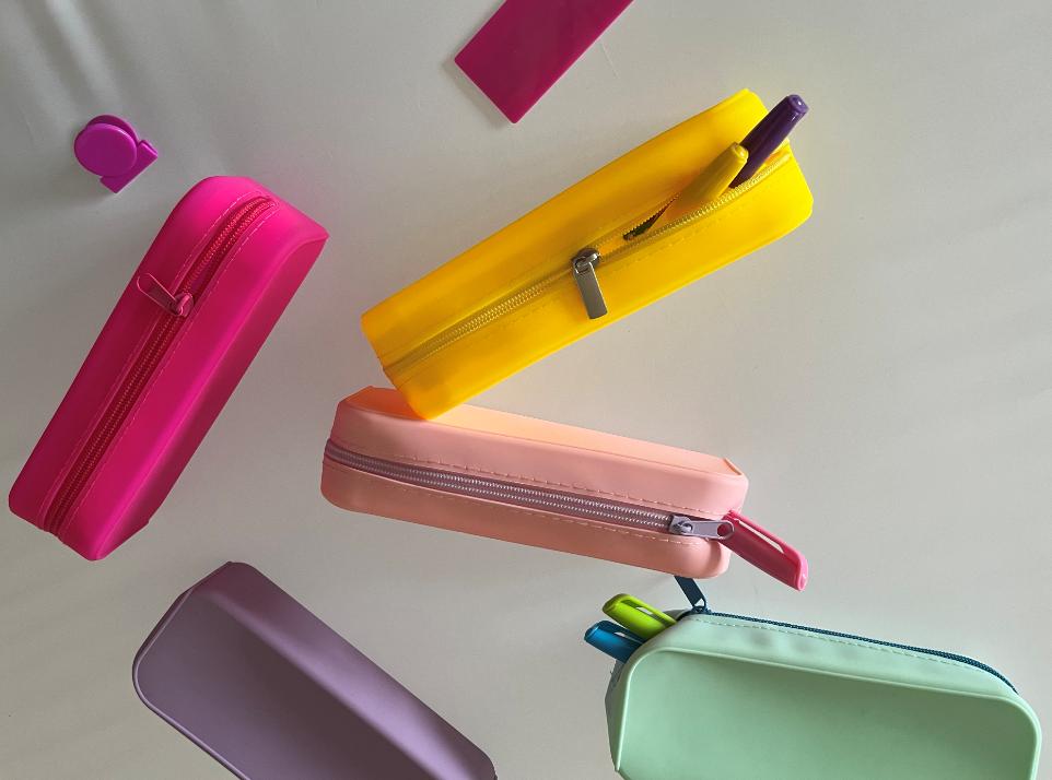 Unsa ang mga kalainan tali sa silicone pencil bag ug cloth pencil bag